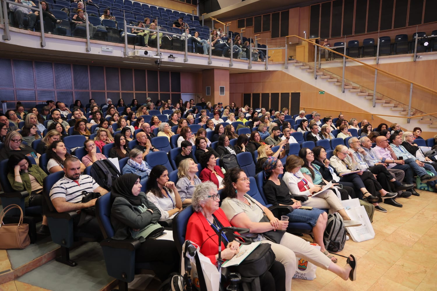 הקהל בכנס הבינלאומי בנושא סביבות ידידותיות גיל באוניברסיטת חיפה