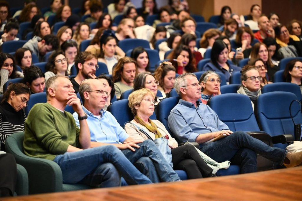 חלק מהקהל ביום העיון של ביה"ס לעבודה סוציאלית בשיתוף עם עמותת 'בשביל המחר' - 08.12.2025