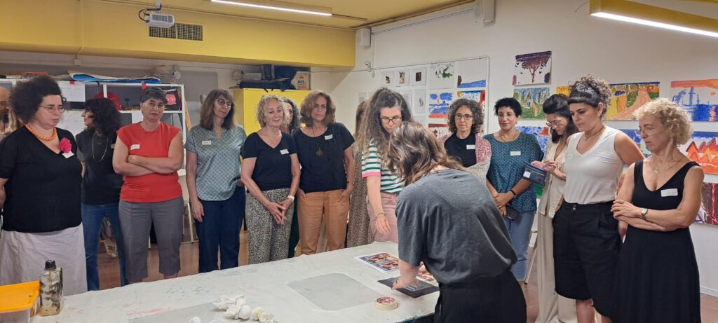 תמונה רביעית מהאירוח, הסדנה והסיור לחברי סגל ביה"ס במוזיאון תל אביב לאומנות