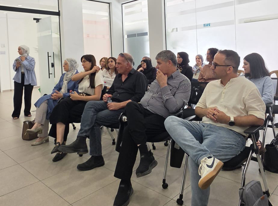 קהל מאזין להרצאה באירוע ההוקרה למחזור הראשון של הפרויקט להכשרת תומכי חוסן